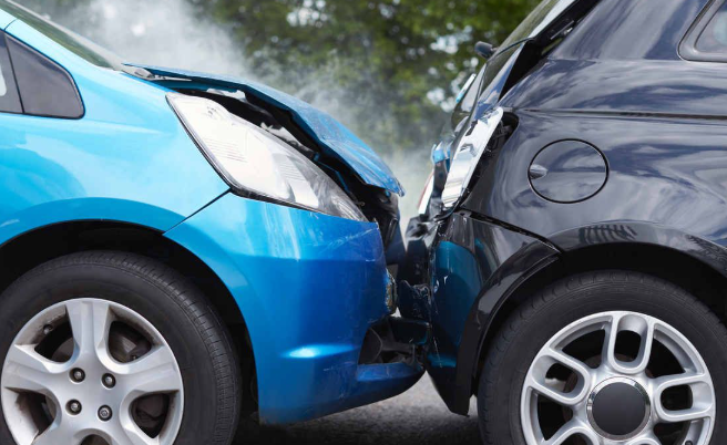 Çıkma Oto Yedek Parça İlanları – Megane 3 El Fren Butonu, Nissan Note Torpido Plastiği ve BMW F32 Marşpiyel